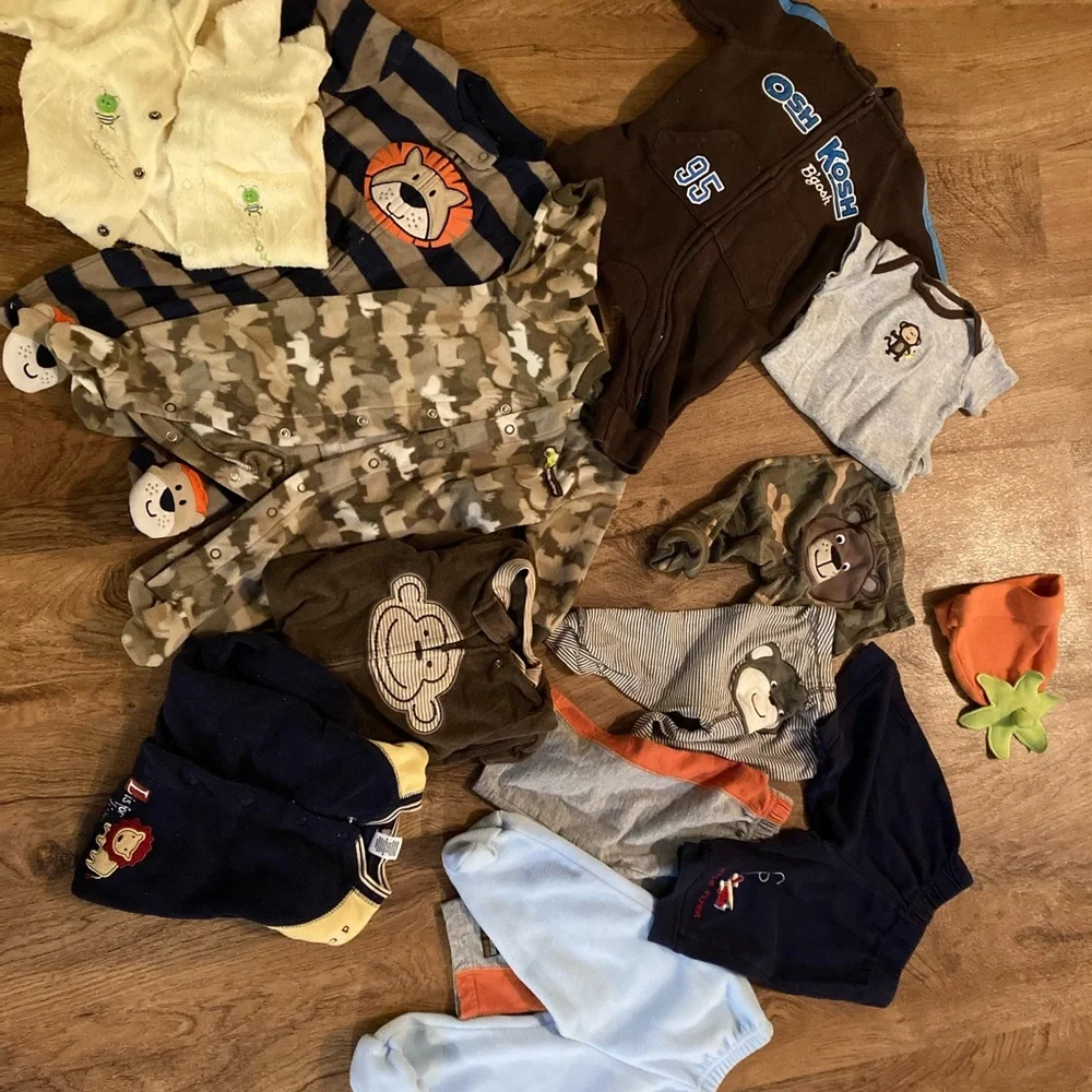 Bundle #3 boys 0-3 month clothes - Picture 1 of 5